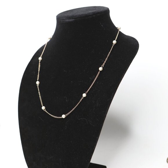 Faux Pearl & Gold Tone Chain Delicate Necklace Classic Old Money Pearls - Picture 4 of 7